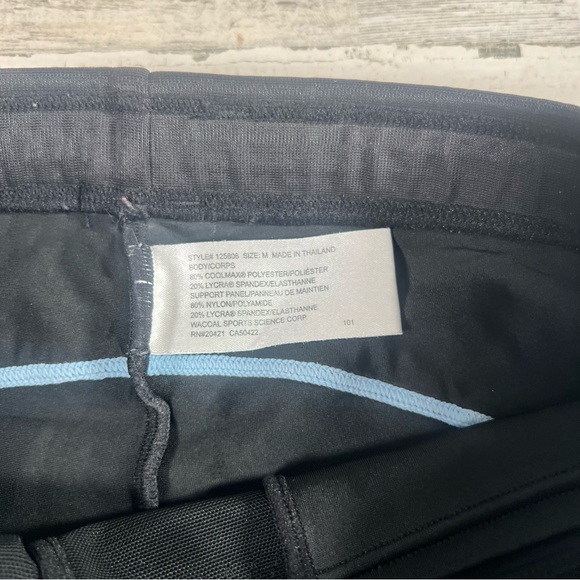 CW-X Women’s Capri Athletic Compression Tights 3/4 Stabilyx Size Medium - Picture 3 of 5